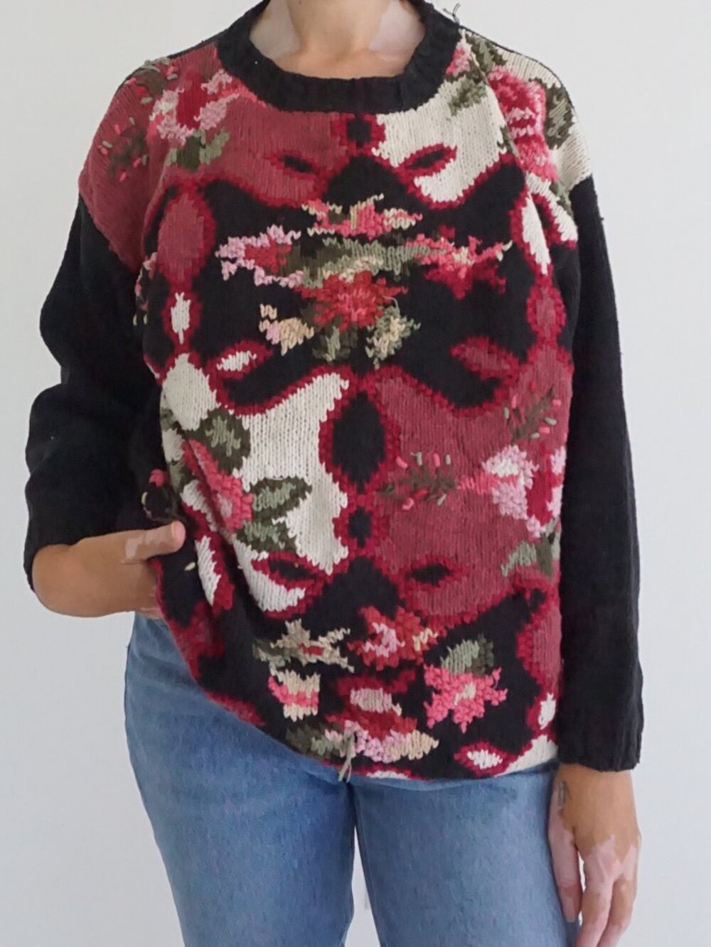 Vintage Crystal-Kobe Black Red Floral  Flowers Embroidered Textured Sweater L
